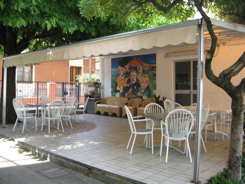 רימיני Hotel Eleonora מראה חיצוני תמונה