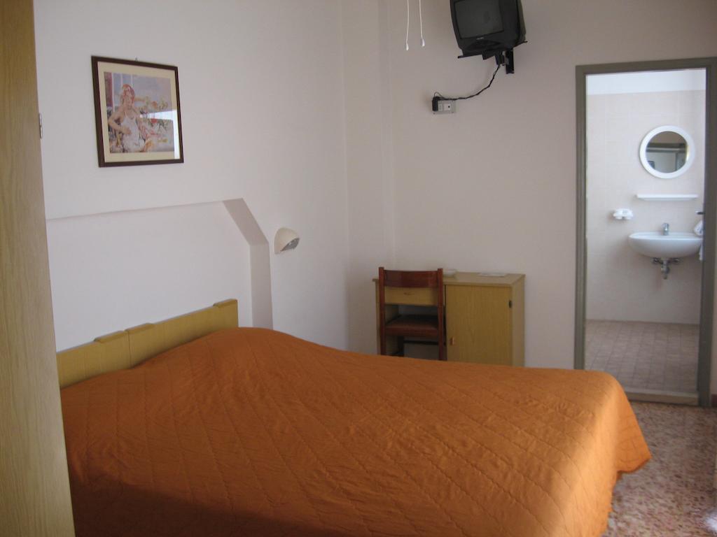 רימיני Hotel Eleonora חדר תמונה