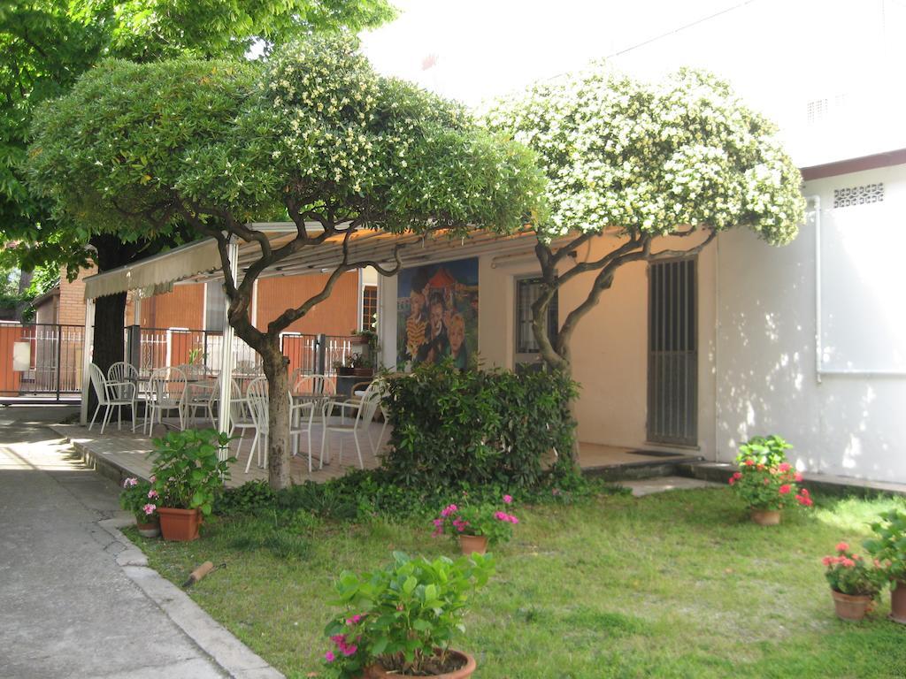 רימיני Hotel Eleonora מראה חיצוני תמונה