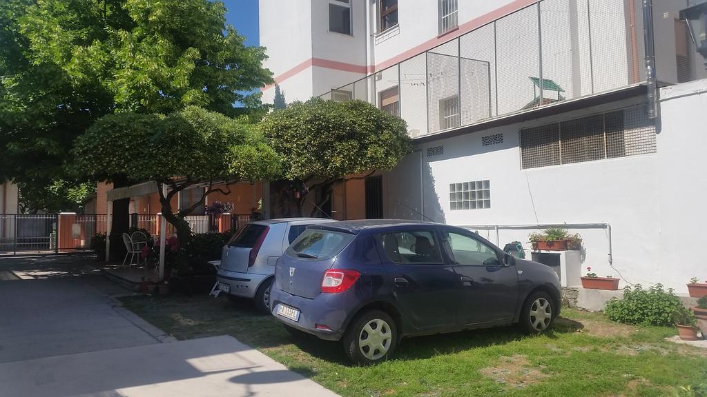 רימיני Hotel Eleonora מראה חיצוני תמונה