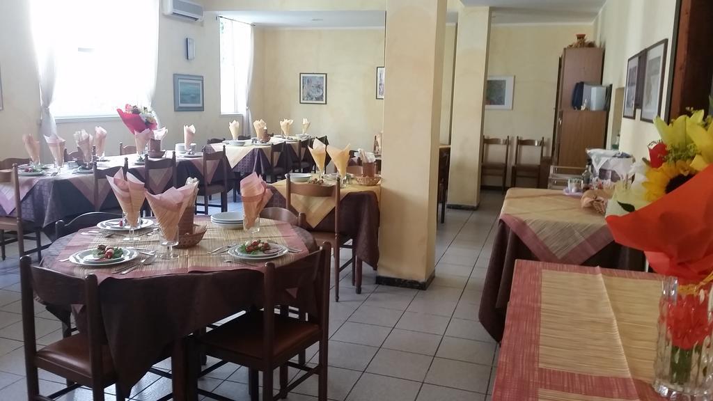 רימיני Hotel Eleonora מראה חיצוני תמונה